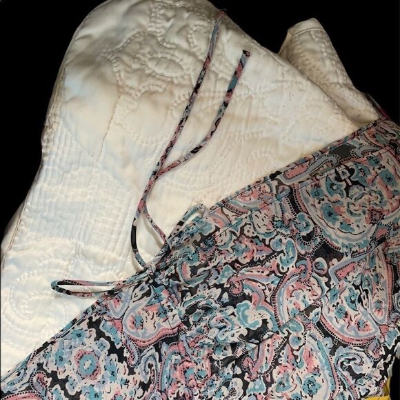 ADORABLE Dress Barn cold shoulder poet sleeve blouse size med… spring ready! - Picture 8 of 12